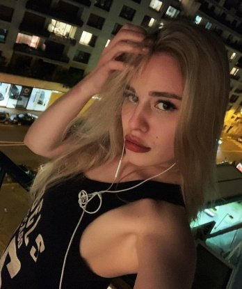 Мое обаяние и привлекательность заставят тебя забыть обо всем остальном. Живу в Москве, городе, который никогда не спит. Мои возможности безграничны, я открыта для экспериментов и новых впечатлений. Мои фотографии и отзывы говорят сами за себя - я доставлю тебе незабываемое удовольствие. 👄💋✨ Встретимся? Елочка